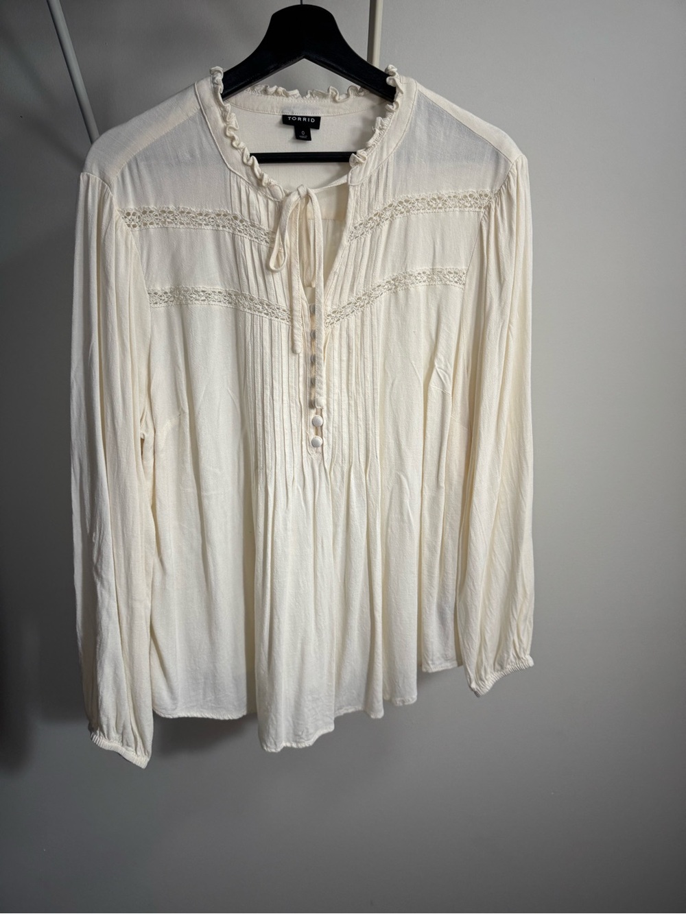 Torrid Size 0 Cream Peasant Blouse with Lace Yoke